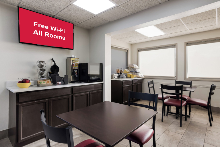 Food & Drinks 5, Red Roof Inn Weedsport, Cayuga