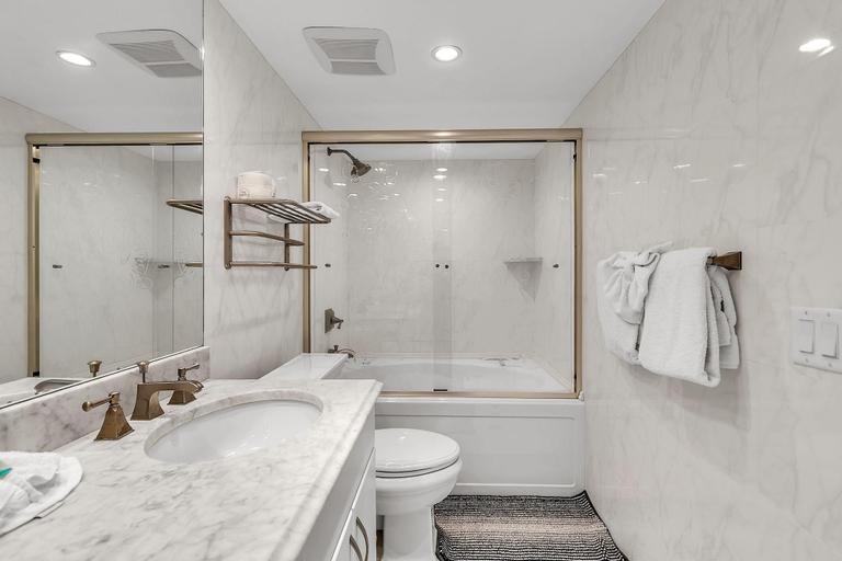 Bathroom 2, Vista Verde East 105, Pinellas