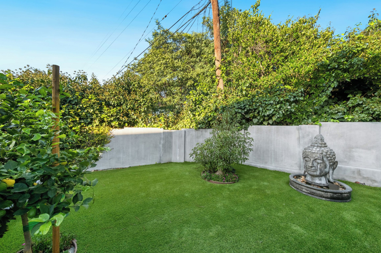 Exterior 2, Farley Court, Los Angeles