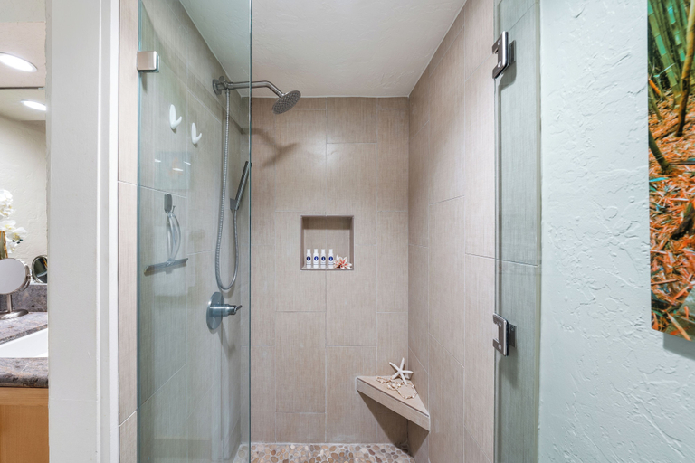 Interior 5, Remodeled Direct Oceanfront Condo Steps to Pool & Hot Tub-papakea A209, Maui