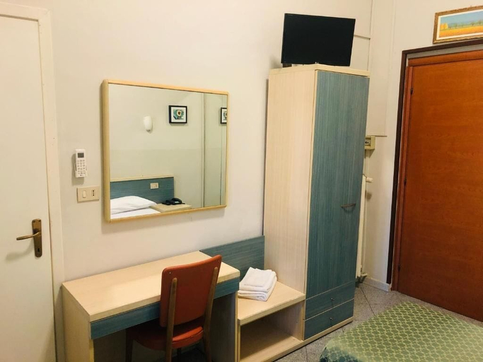Bathroom 3, Hotel Ferrucci, Torino