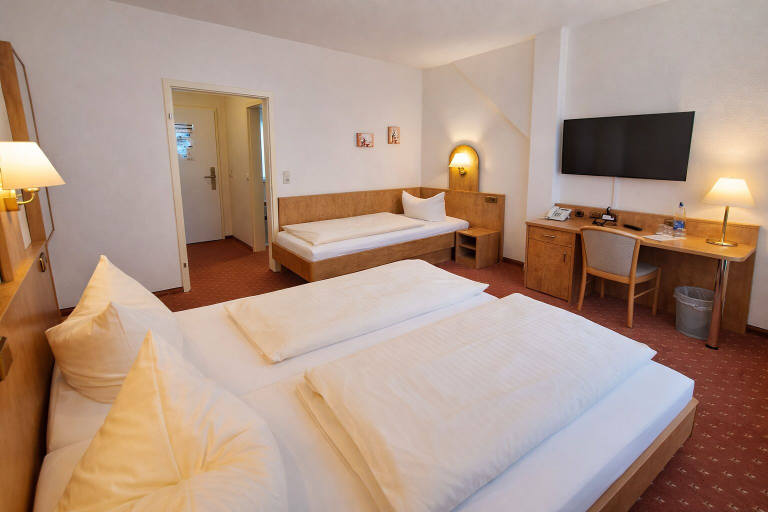 Bedroom 3, Landgasthof Alte Post, Aurich