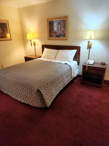 Bedroom 3, Family Budget Inn Bethany, Harrison