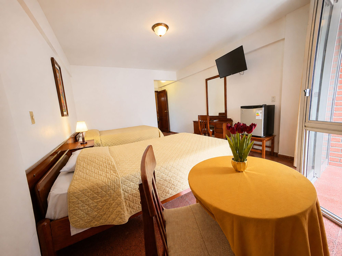 Room 2, Gran Hotel Mediterráneo, Andrés Ibáñez