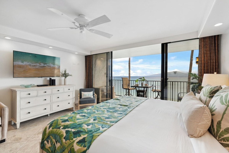 Interior 2, Remodeled Direct Oceanfront Studio Getaway-papakea A306, Maui