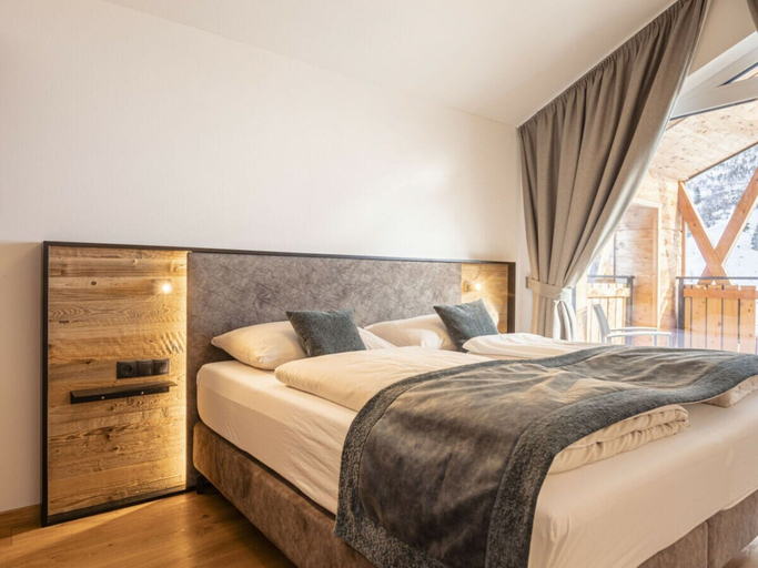 Room 4, Apartment in Rauris With Swimming Pool, Zell am See