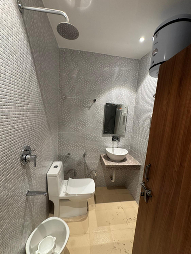 Bathroom 4, The Taranant Hotel, Reasi