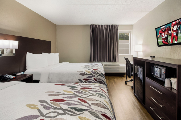 Bedroom 2, Red Roof Inn New Stanton, Westmoreland