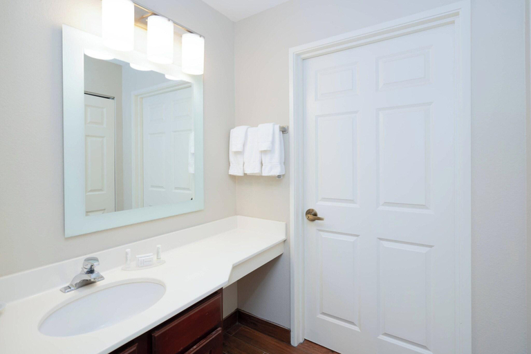 Bathroom, TownePlace Suites Rochester, Olmsted