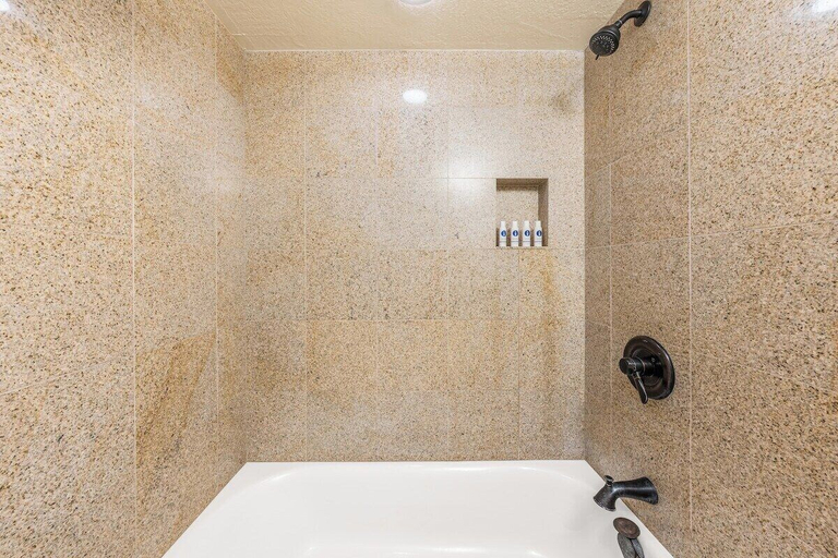 Interior 5, Ocean Views 1BR Lanai + AC + Pool-papakea K103, Maui