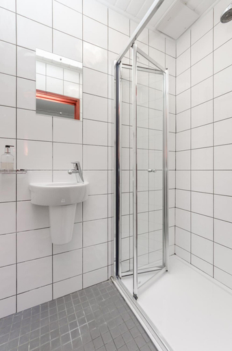Bathroom 5, Wardonia Hotel Kings Cross, London