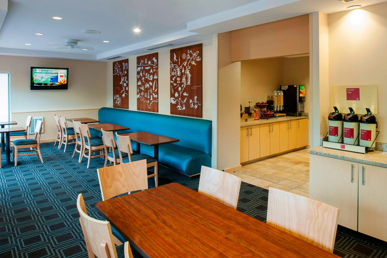 Food & Drinks 4, TownePlace Suites by Marriott Bethlehem Easton/Lehigh Valley, Northampton