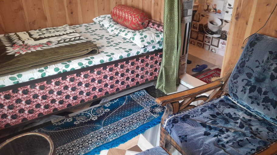 Room 5, Andanam Village Stay,6Km Nagtibba Trek, Tehri Garhwal