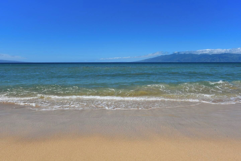 Beach 5, Summer Sale! Spacious Studio w Mountain View, Pool & AC - Kaleialoha 401, Maui