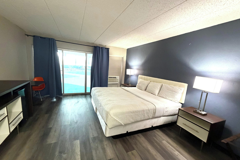 Bedroom 3, Twin City Inn & Suites Benton Harbor - St. Joseph, Berrien