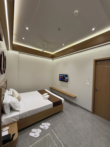 Room 4, Hotel Tejasvi Inn, Junagadh