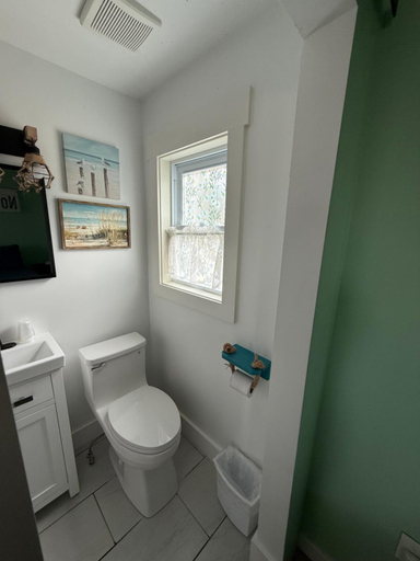 Bathroom 3, Bay Port Lodging, Benzie
