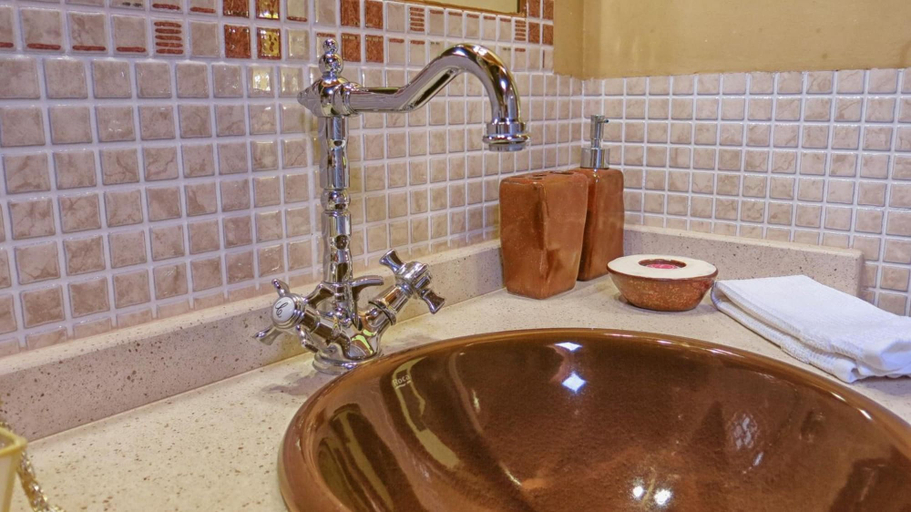 Bathroom 4, Hotel Valle del Silencio, León