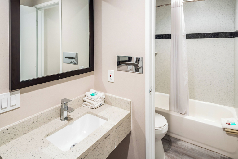 Bathroom 5, Red Roof Inn St George, UT - Convention Center, Washington