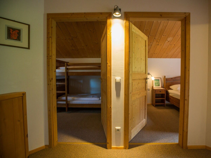 Room 2, Cabin in Annaberg With Swimming Pool, Hallein