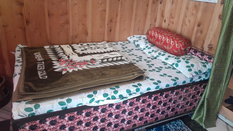 Room 1, Andanam Village Stay,6Km Nagtibba Trek, Tehri Garhwal