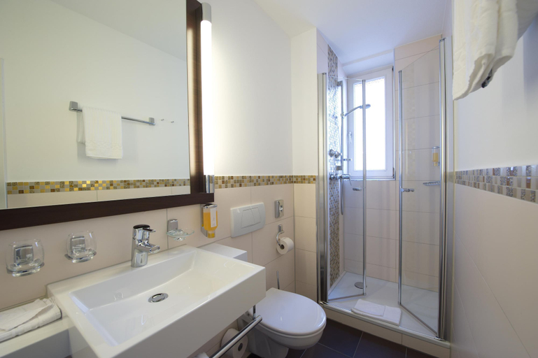 Bathroom 4, Best Western Hotel Kaiserhof, Bonn