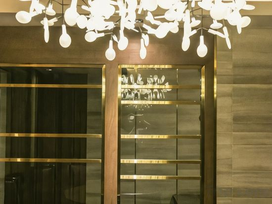Others 5, Arte Hotel, Wattana