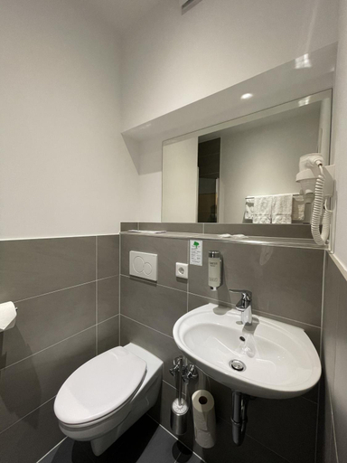 Bathroom 3, Hotel Palm Premium - Hotel & Apartments, Düsseldorf