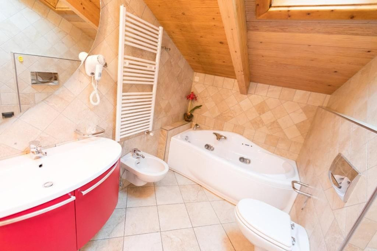 Bathroom 4, Hotel Champagne, Sondrio