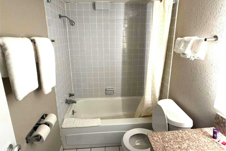 Bathroom 4, Twin City Inn & Suites Benton Harbor - St. Joseph, Berrien