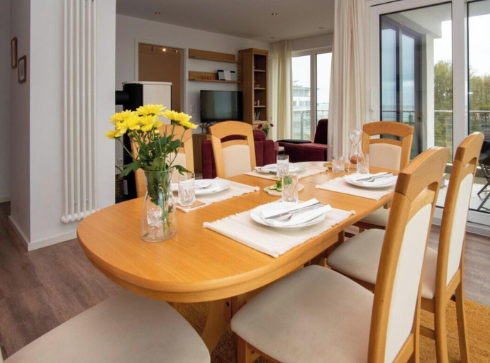 Dining 5, Holiday Apartment With 2 Bedrooms, Ostholstein