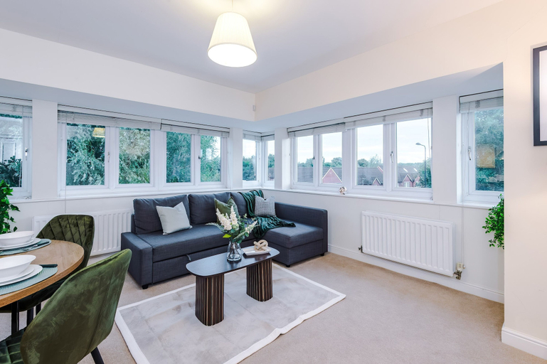 Room 3, 2-bed Apartment in Manchester - Free Parking, Trafford