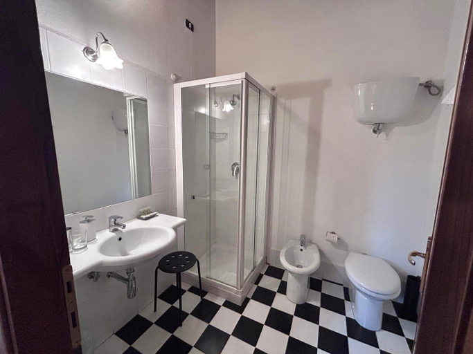 Bathroom 4, Locanda Petrella, Arezzo