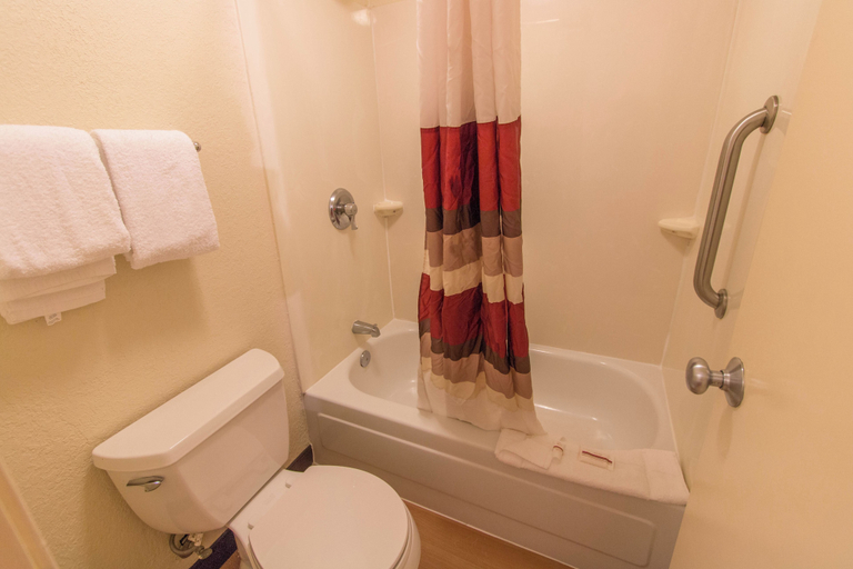 Bathroom 4, Red Roof Inn Hilton Head Island, Beaufort