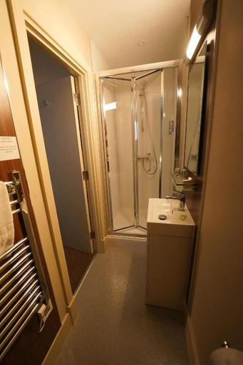 Bathroom 5, Keystone House, London