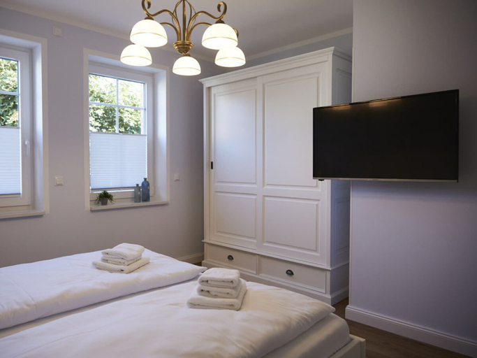 Room 5, Holiday Apartment in Busum With Swimming Pool, Dithmarschen