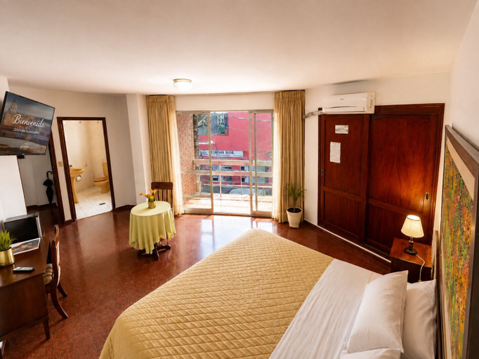 Room 3, Gran Hotel Mediterráneo, Andrés Ibáñez