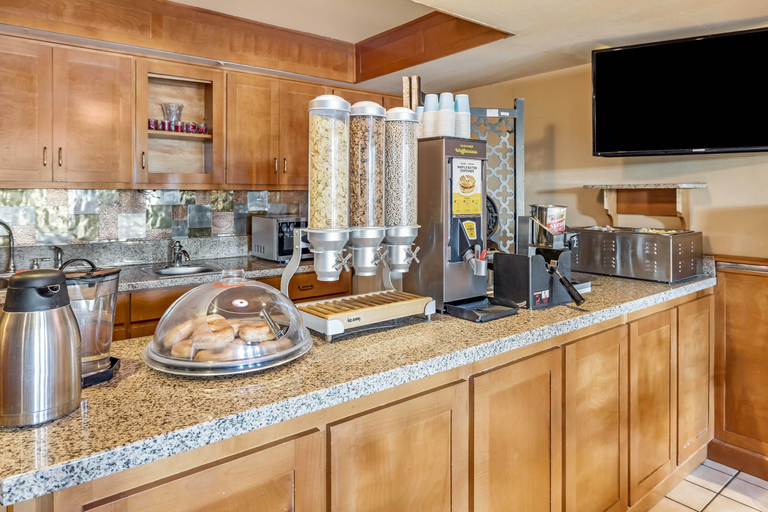 Food & Drinks 5, Baymont Inn & Suites Sevierville Pigeon Forge, Sevier