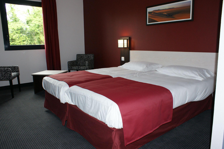 Bedroom 3, Hotel Akena la Ferte Bernard, Sarthe