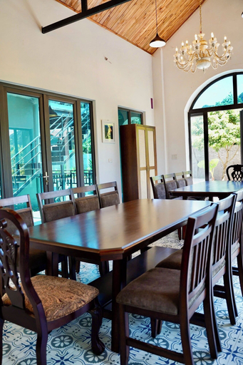 Dining 4, Laman Riverside, Hoa Lư