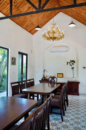 Dining 2, Laman Riverside, Hoa Lư