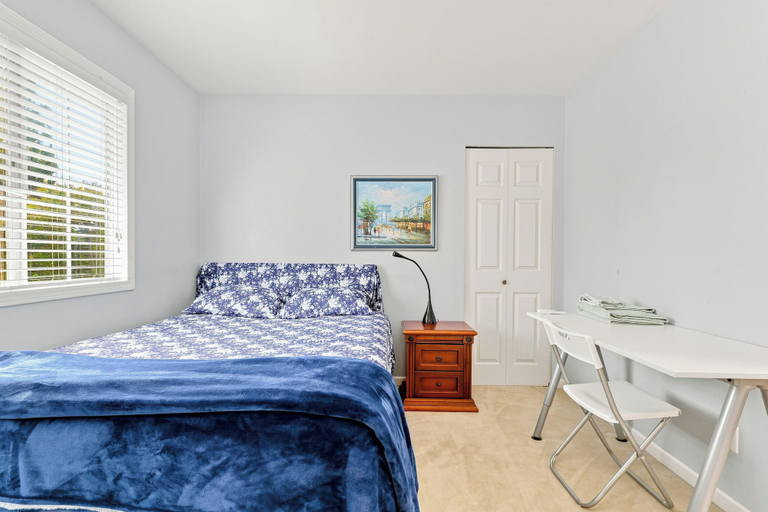 Room 5, Cozy Vancouver Westside Rooms near UBC, Greater Vancouver