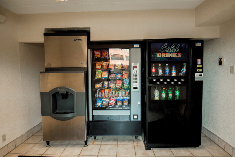 Food & Drinks 5, Red Roof Inn PLUS+ Chicago - Naperville, Dupage