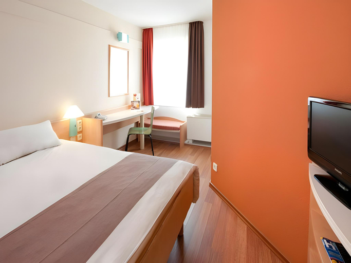 Bedroom 3, B&B HOTEL Bonn-City, Bonn
