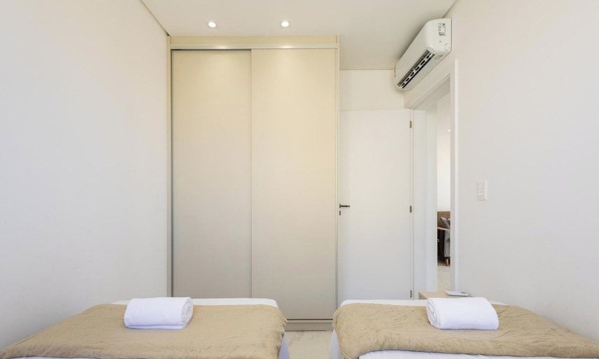 Room, Apt w/ Barbecue, 500m From the Beach Stw1506, Itapema