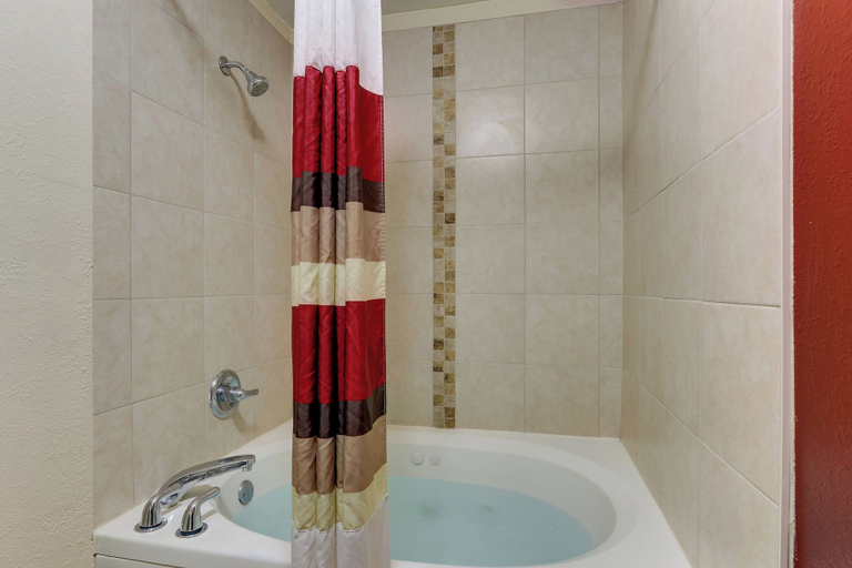 Bathroom 4, Red Roof Inn Springfield, OH, Clark
