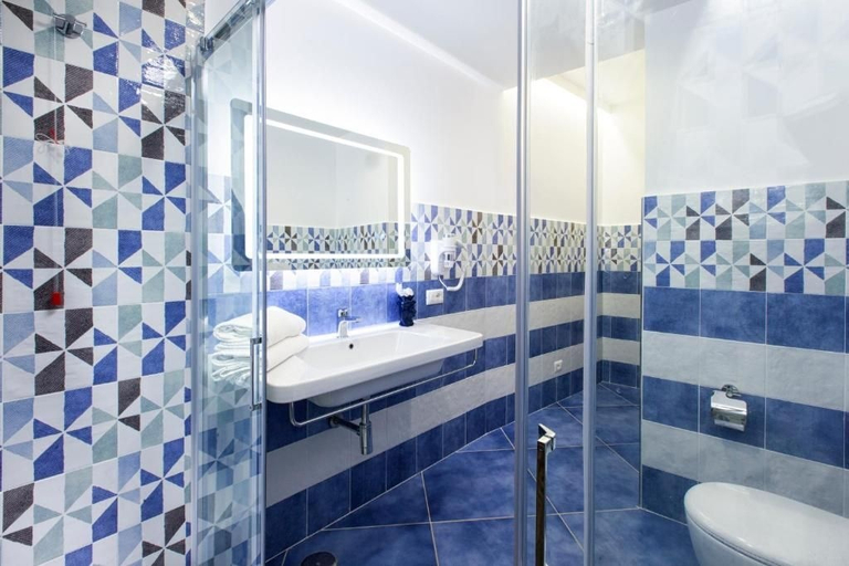 Bathroom 5, Piccolo Paradiso, Napoli
