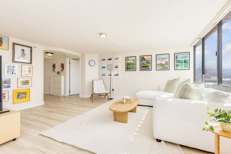 Exterior 2, Penthouse Condo With Ocean & Diamond Head Views at The Windsor, Honolulu