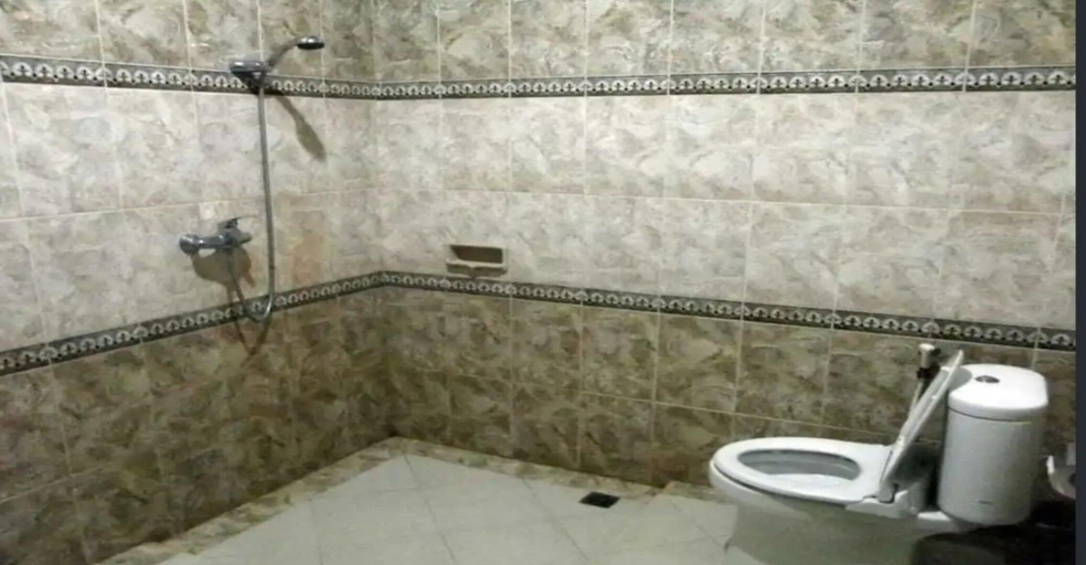 Bathroom 5, Cozzy Intan Legian Seminyak Villa, Badung