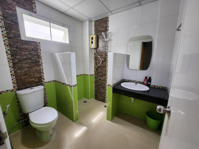 Bathroom 3, MT Place, Muang Sakon Nakhon